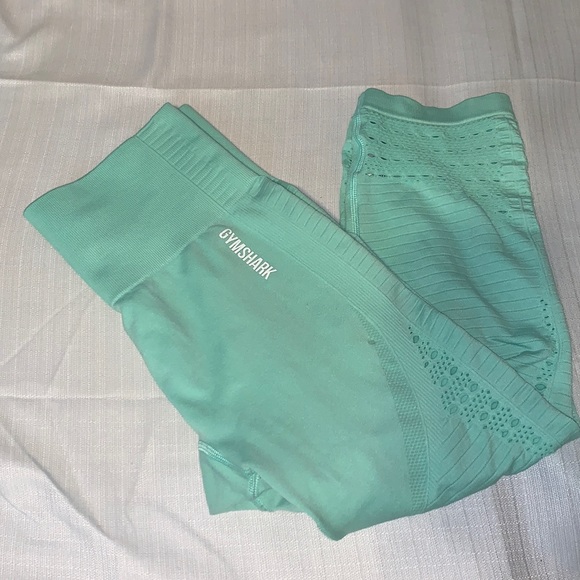 Gymshark Pants - Gym Shark cropped women